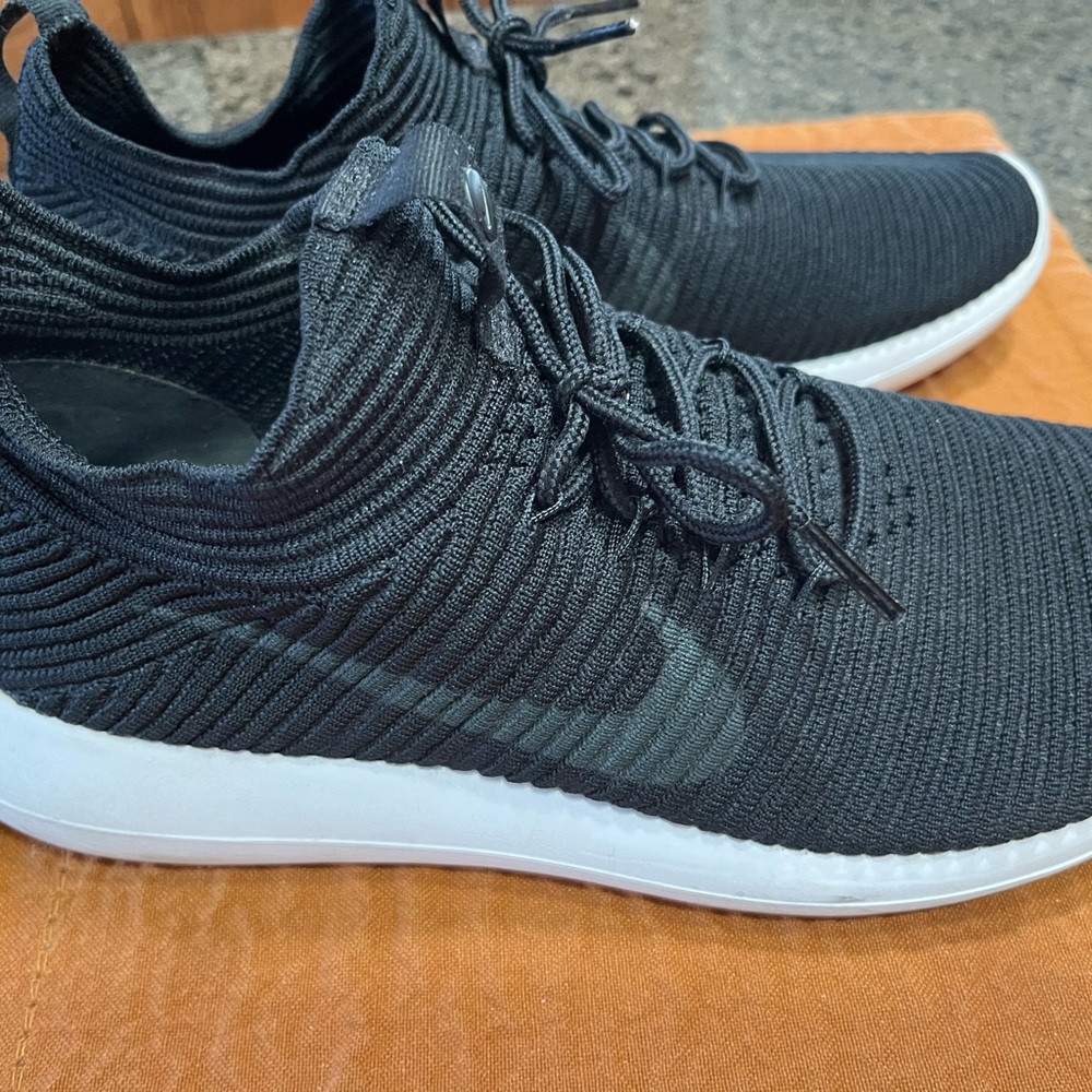 Like new women’s Nikes, sz 9.5